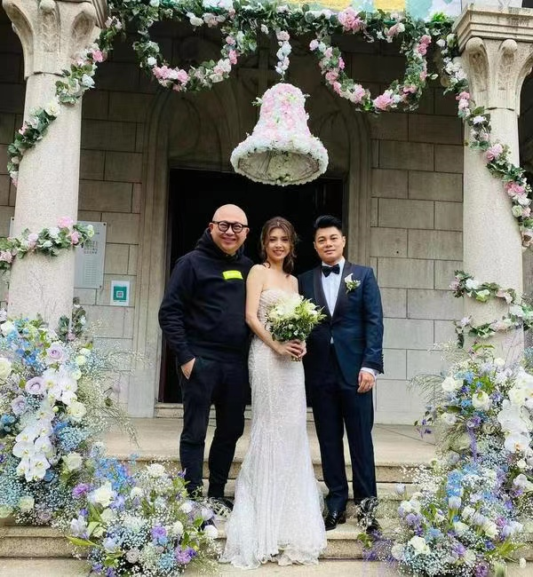 张秀文|34岁女星与金融大亨办婚礼！穿唯美婚纱身材窈窕，现场遭催生多胎