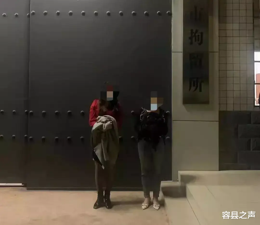 广西一足浴店两女子吵得不可开交,惊动警方,结果都被抓了