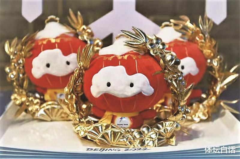 服饰|2022北京冬奥礼服曝光，网友疯狂吐槽：中式不中式，民族不民族