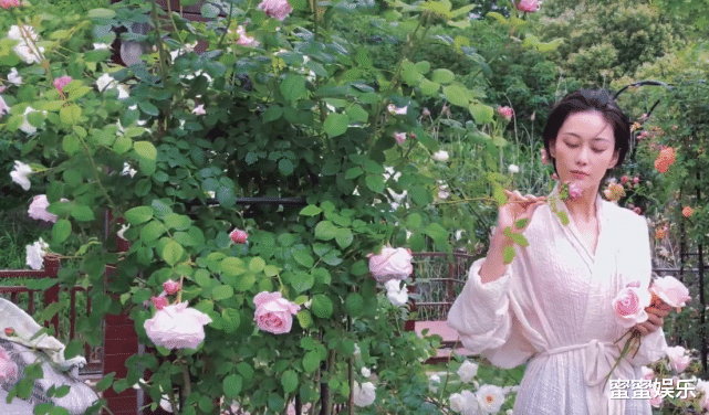 张馨予|张馨予李斯丹妮妈自信大方，吴昕妈自卑，底气背后是女儿的差距