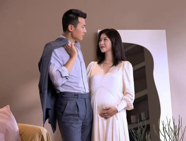 余生|“最美面孔”朱珠晒20岁旧照力证嘴唇未整容，之前称酒窝遗传爸爸