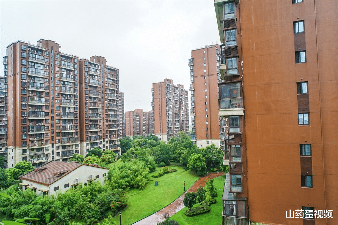 |开发商降价卖房，这些东西也随之降了下来，买单的还是购房者