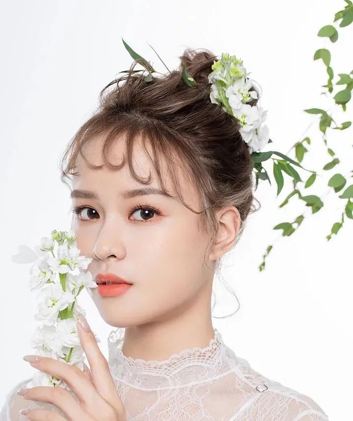 扎心 短发新娘造型，减龄少女感～