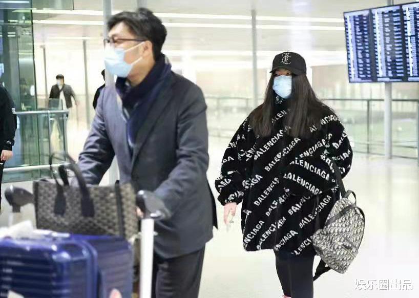 王诗龄|12岁王诗龄走机场，穿搭前卫气质出众，网友：“巨星范十足”