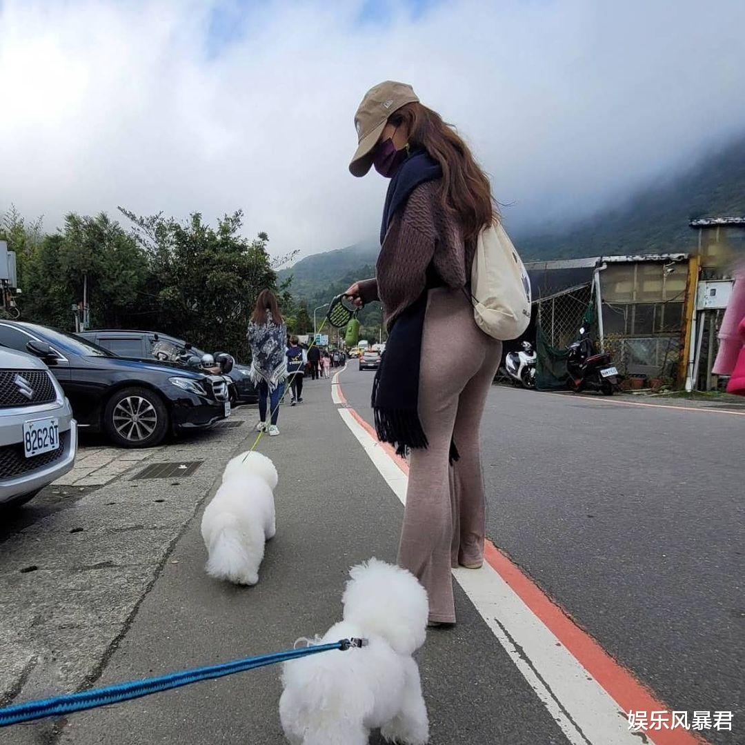 蔡依林|蔡依林晒爬山美照一个转身超吸睛「无敌性感」