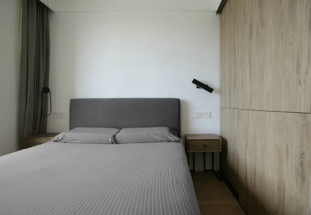 超温柔氛围感！大平层旧房改造，90后独居男生的原木小家