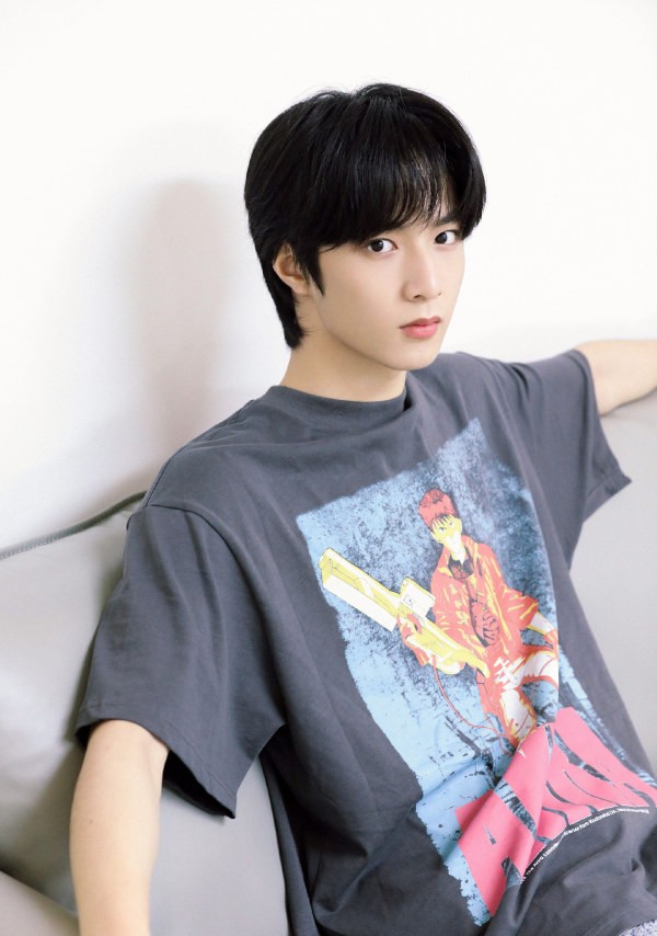 刘耀文|时代少年团晒自拍，刘耀文五连拍魅力十足，严浩翔半脸拍超帅气