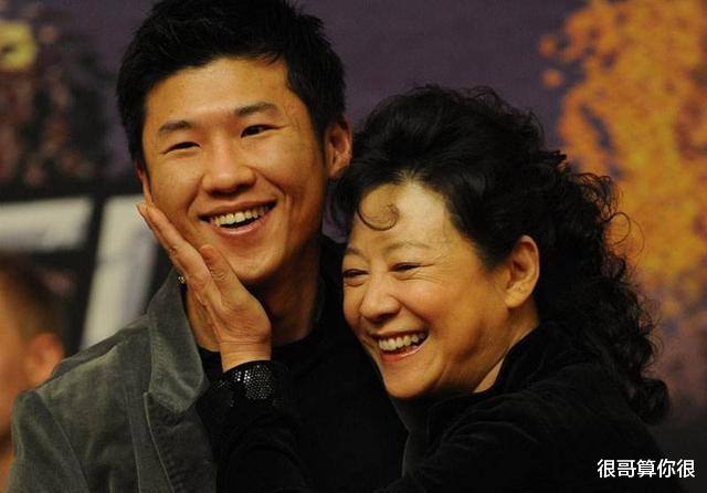 王骁|王骁出演《功勋》获好评,方言演绎成亮点,南京话是倪妮教的吗?