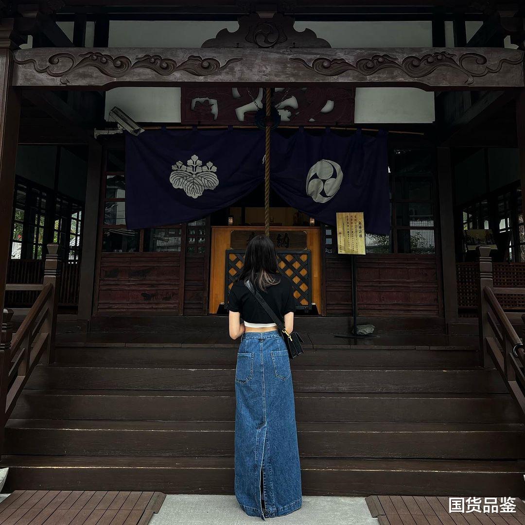 水果 长相清新单纯极具粉嫩少女感的正妹彩妆师——Bonny