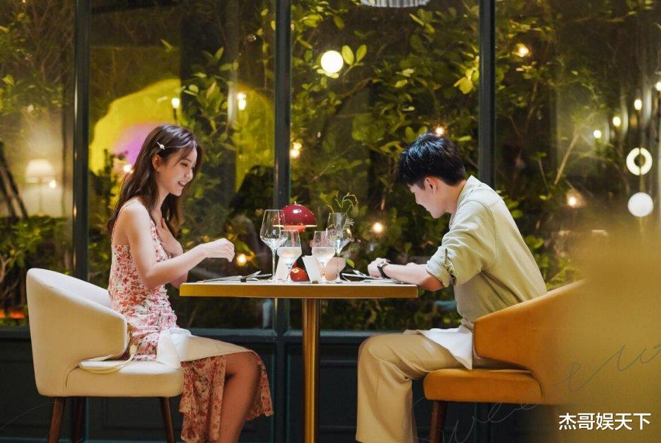 郭晶晶|《心动的信号》男1到底会选女2还是女4?他和堂哥的聊天中有暗示