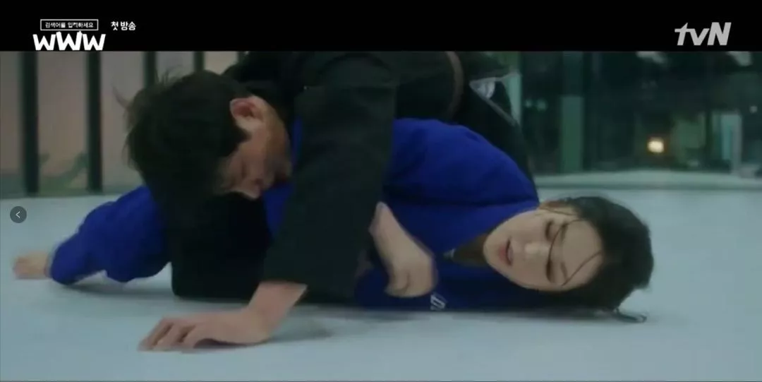 宋佳|背黑锅、潜规则...这部韩国女高管的职场剧真劲爆