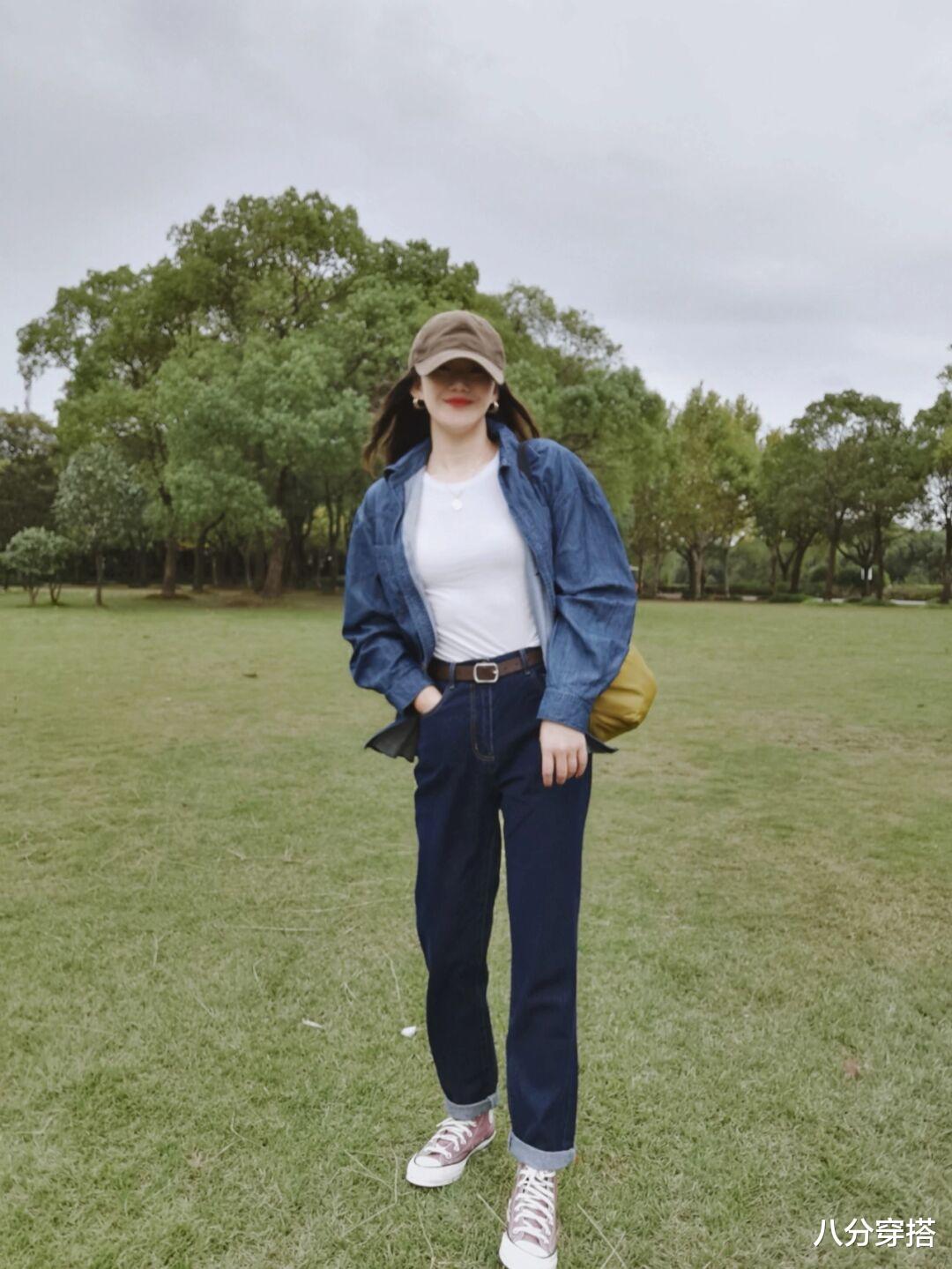 八分穿搭 日常保暖的秋冬穿搭示范，卫衣搭配小黑裤保暖舒适，显高又有气场