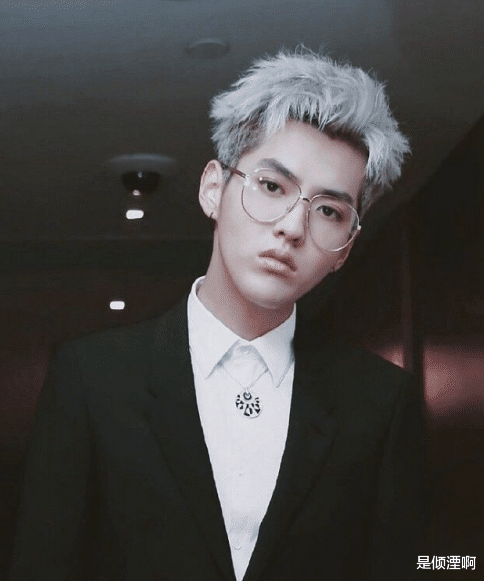 鹿晗|有种惊艳是男星白发，吴亦凡鹿晗精致，看到肖战：打扰了！