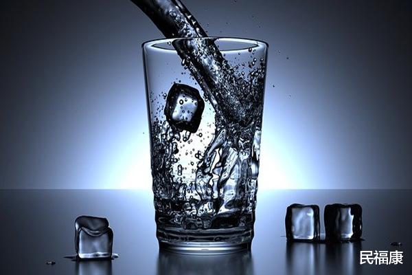 腹泻|国人为什么都喜欢喝热水?可以喝冰水吗?长期喝冰水会怎么样?