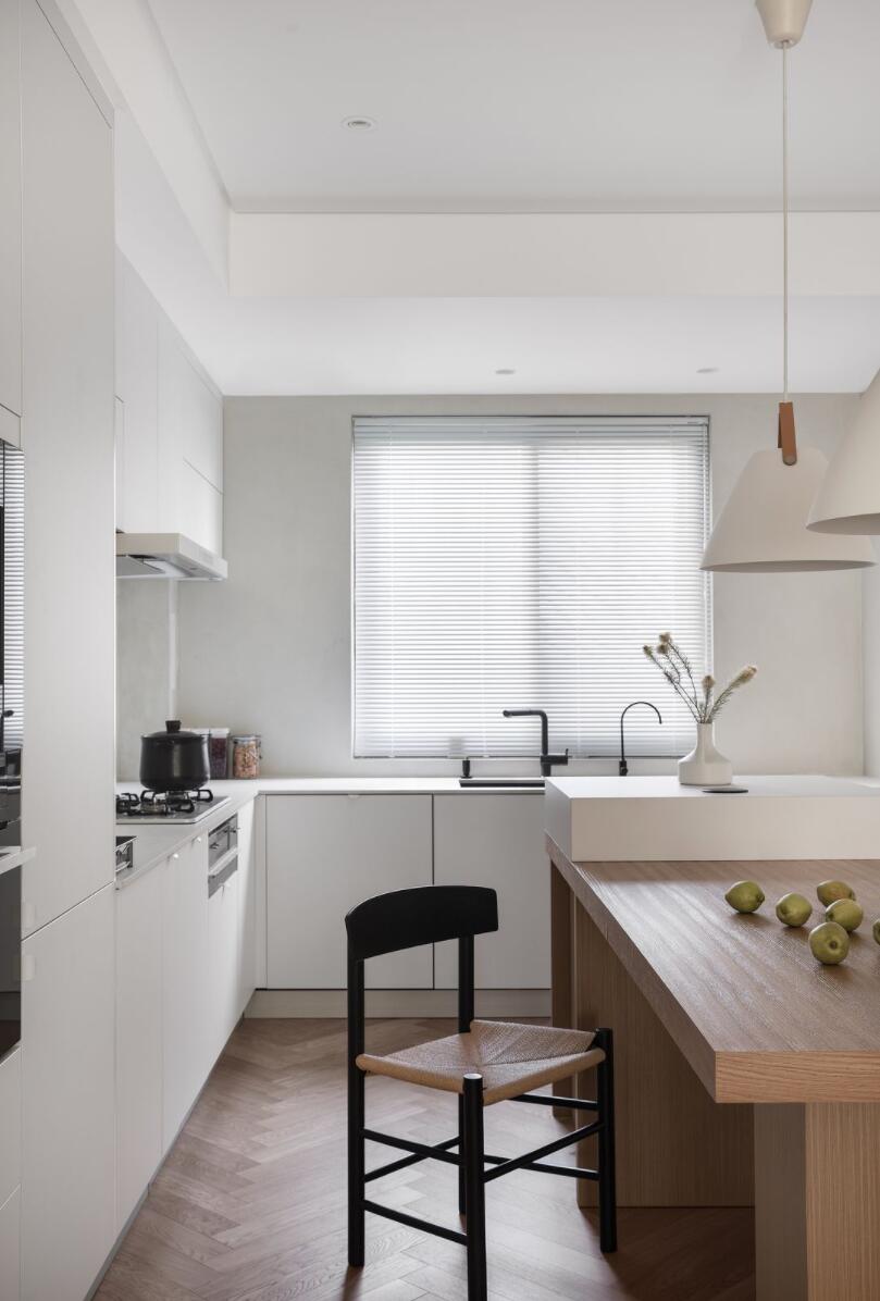 |越简单越大气，她坚持一体化布局，完工后，空间感直接翻倍