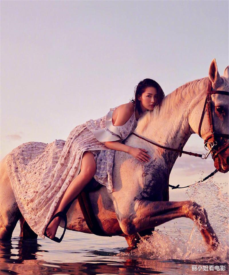 李沁|李沁因为一张照片火了，网友说这尺度太大了