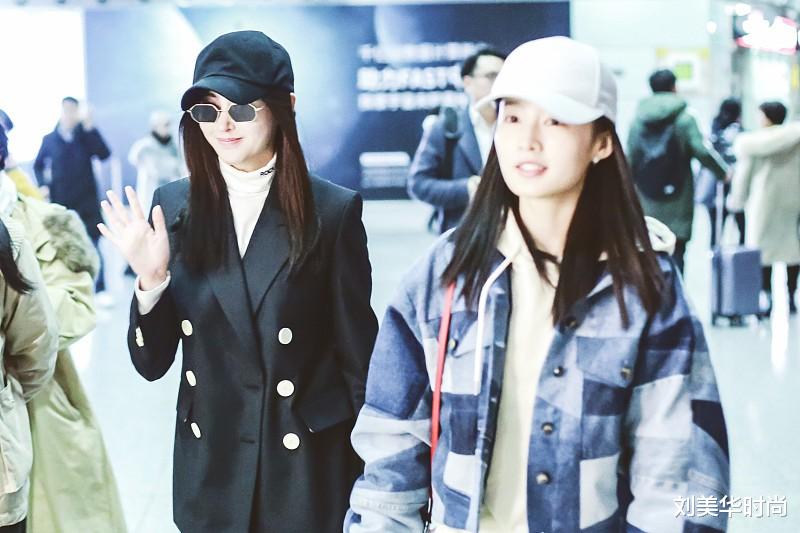 刘美华时尚|李沁和张天爱都好好看啊，穿的牛仔裤款式相似，但风格差很多