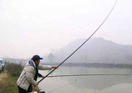 李大毛|李大毛坐抛8.1米是怎么做到的？长竿钓鱼是体力活还是技术活？