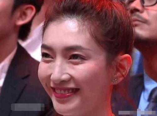 舜网 没有美颜的男女明星长什么样？靳东满脸褶子，杨幂脸上有泪沟