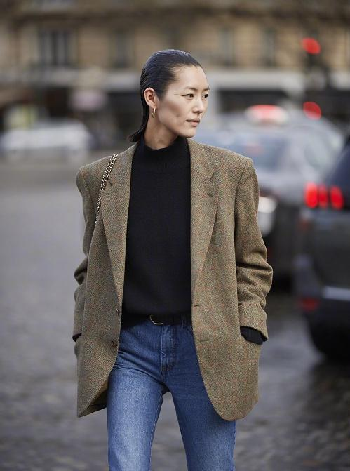 宋轶|刘雯的时尚看不懂，弄个大油头就算了还紧贴头皮，气质都改变不少