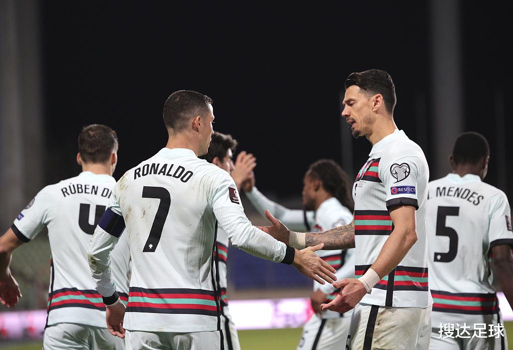 C羅|3-1逆轉(zhuǎn)+登頂！歐洲冠軍爆發(fā)，C羅終于笑了：18年神跡到手