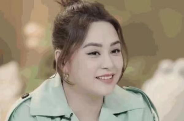 阿娇|阿娇又胖了？花样滑冰暴露身材，网友调侃：胖嘟嘟好可爱