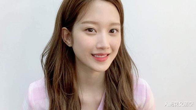 文佳煐|“初恋系女神”文佳煐：10岁出道精通三国语言，颜值更是令人羡慕