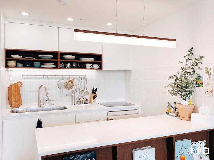 新老房89平，全屋猪肝红的地板，开放式厨房一个顶三！太精致了