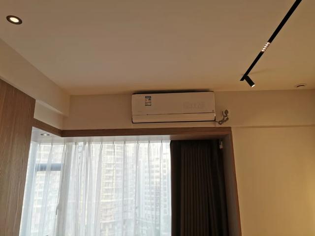 飘窗窗帘怎么装不漏光?