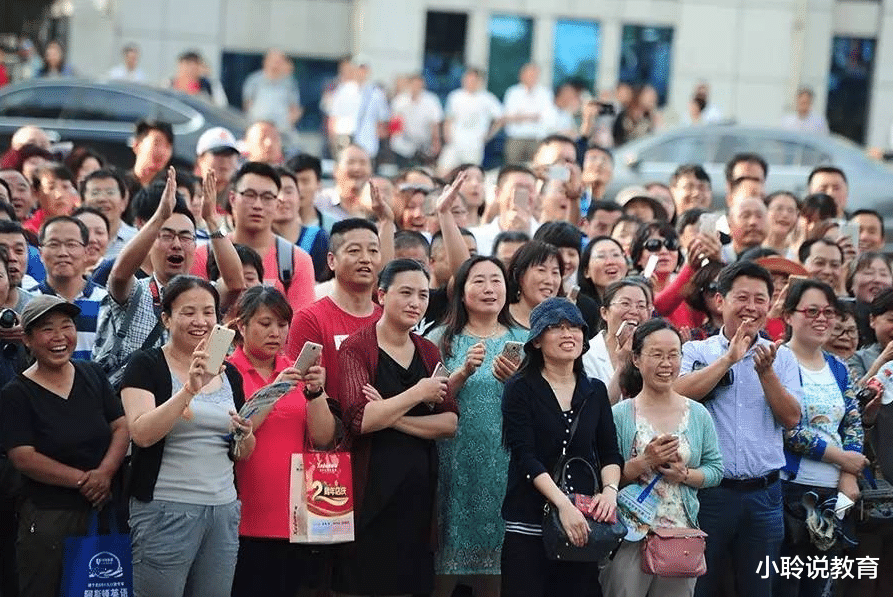 考试|高考结束后不问成绩，先揍孩子一顿？家长表示：真的快忍不住了！