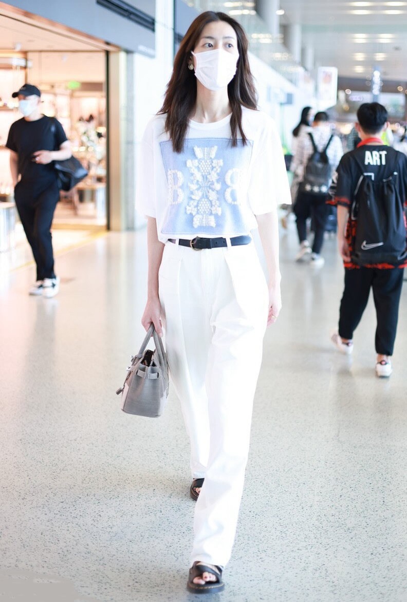 红珊瑚me|夏天怎么少得了白色阔腿裤，清新凉爽有仙气，怎么穿都好看