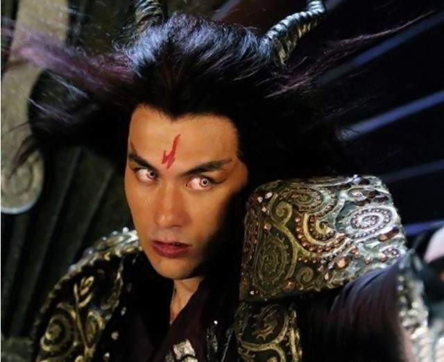 发型 剧中人走火入魔,造型师就只能折腾演员的发色与眼妆?看看花黄吧