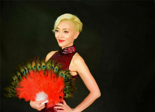 梅艳芳|费尽心思整容成“梅艳芳”，没日没夜的捞金，金星见她都目瞪口呆