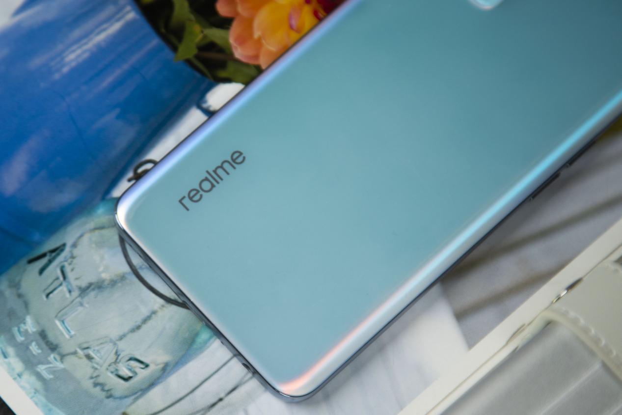 realmeGT大师版评测：可以说是档次内最有诚意的手机，性价比超高