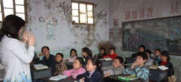继父|山村孤儿707分上北大，捡废品为生，曾在3位父母坟前发誓好好学习