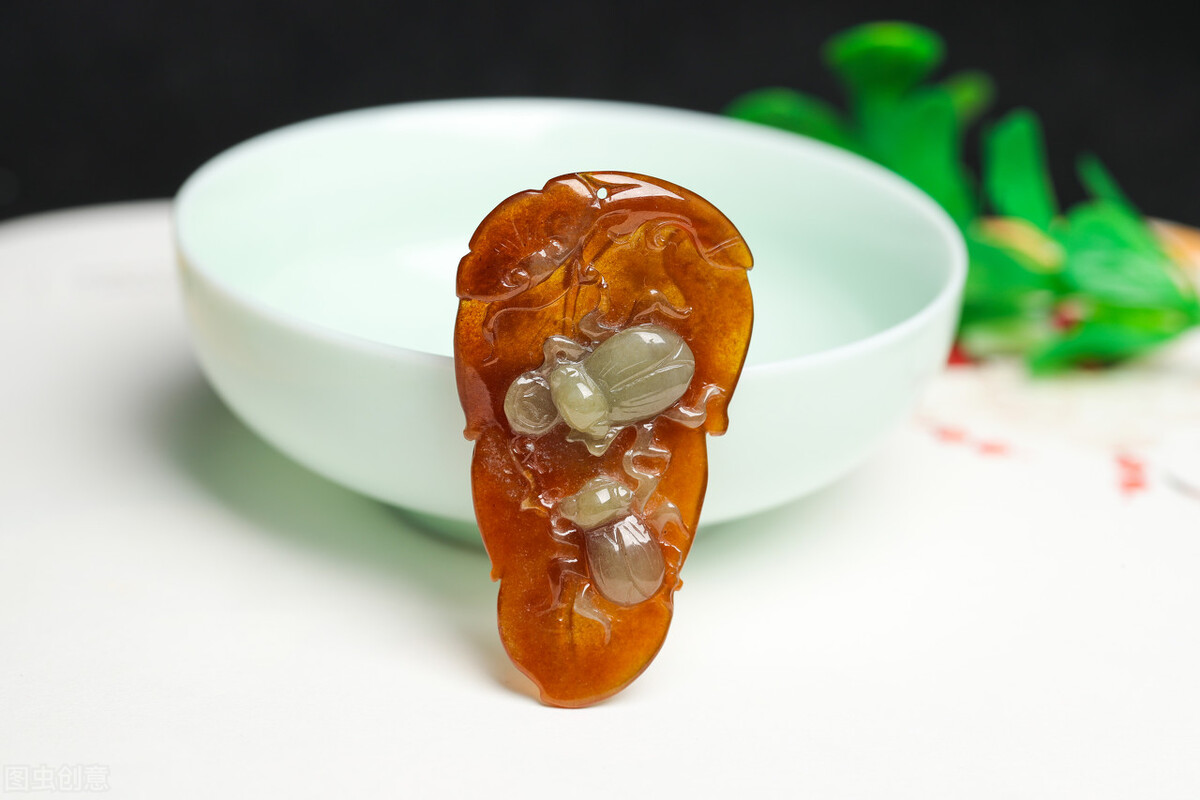 翡翠|翡翠的“正色”和“偏色”，您了解多少？