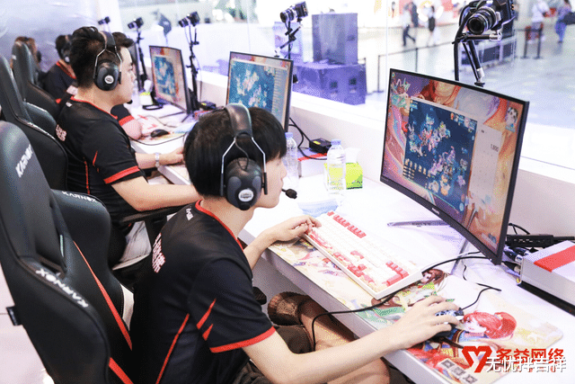 笑傲江湖|《神武4》手游之全国争霸赛：135级冠军出炉 “笑傲江湖”成功卫冕