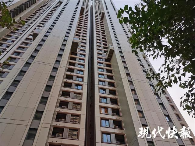 精装房突然被拆成“毛坯房”,女房主欲哭无泪!装修队工头:走错门了,入户密码一样