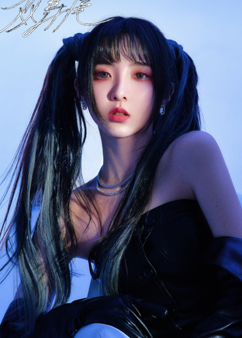 张艺凡|硬糖少女303双马尾造型：张艺凡反差大，刘些宁成芭比娃娃