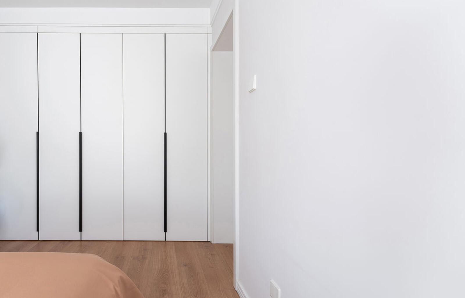 柜子做一体式越来越普遍，看她家，不仅收纳强大，还不占空间