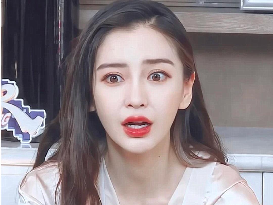 娱乐星奇葩说|杨颖首次谈情感问题，从频秀恩爱到不断被质疑，这是明星的宿命？