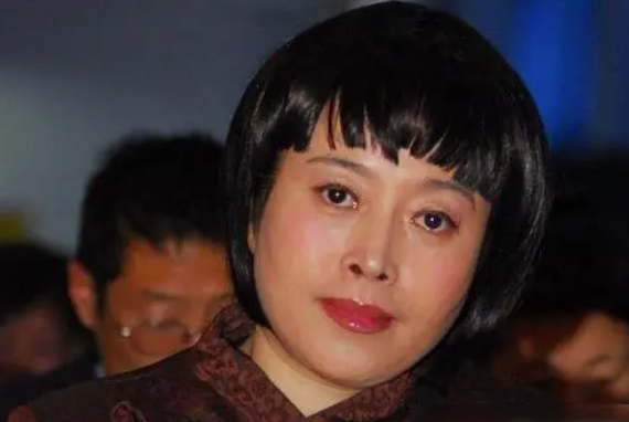 肖浩飞白|丁嘉丽：两婚两离，4次堕胎，遭孙红雷“抛弃”后皈依佛门