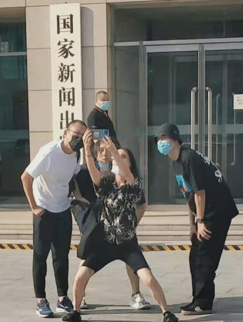 王一博|王一博最近的好事很多，官宣和梁朝伟合作电影之后，新剧也定档了