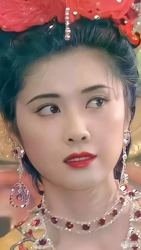 最炫前沿 68岁的朱琳还是那么迷人，穿职业装还不失美感，真正意义上的美人