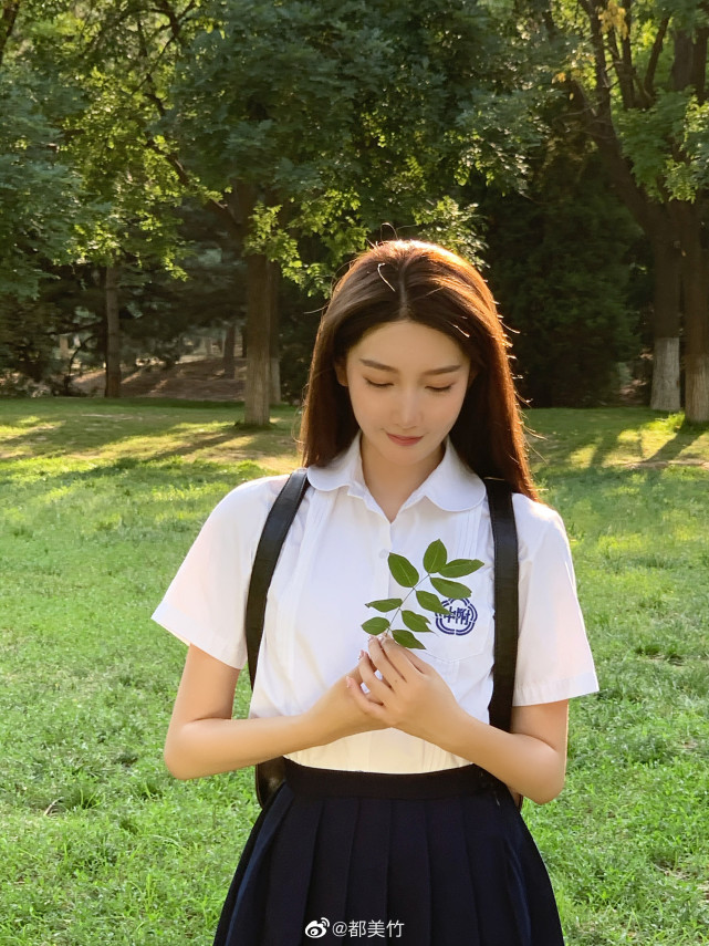 都美竹被学校开除?本人回应:是自愿退学,对造谣者将反击维权