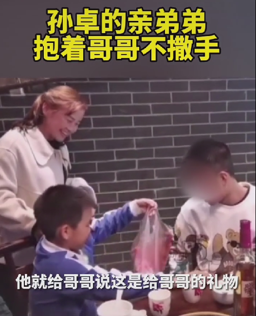 姐姐|孙卓弟弟首次发声，想和哥哥住一个房间，弹唱《少年》引网友泪崩
