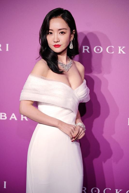 女人味|看了生图才知道杨蓉有多美，一袭白裙尽显好身材，太有女人味