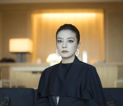 |有种“整容”叫赵薇换发型，从灵动少女切换到都市御姐风