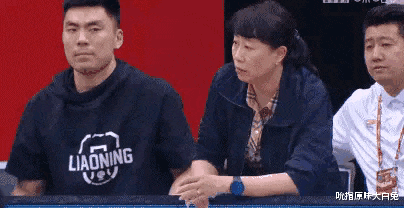 唐菀|张镇麟的妈妈王芳，不雅之举上了热搜，胡明轩的漂亮妈妈太温柔了