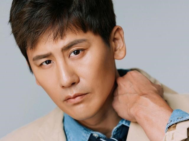 家中大小宝|塌房还是婚变?于晓光和美女拥抱,和秋瓷炫的互动停止在去年十月